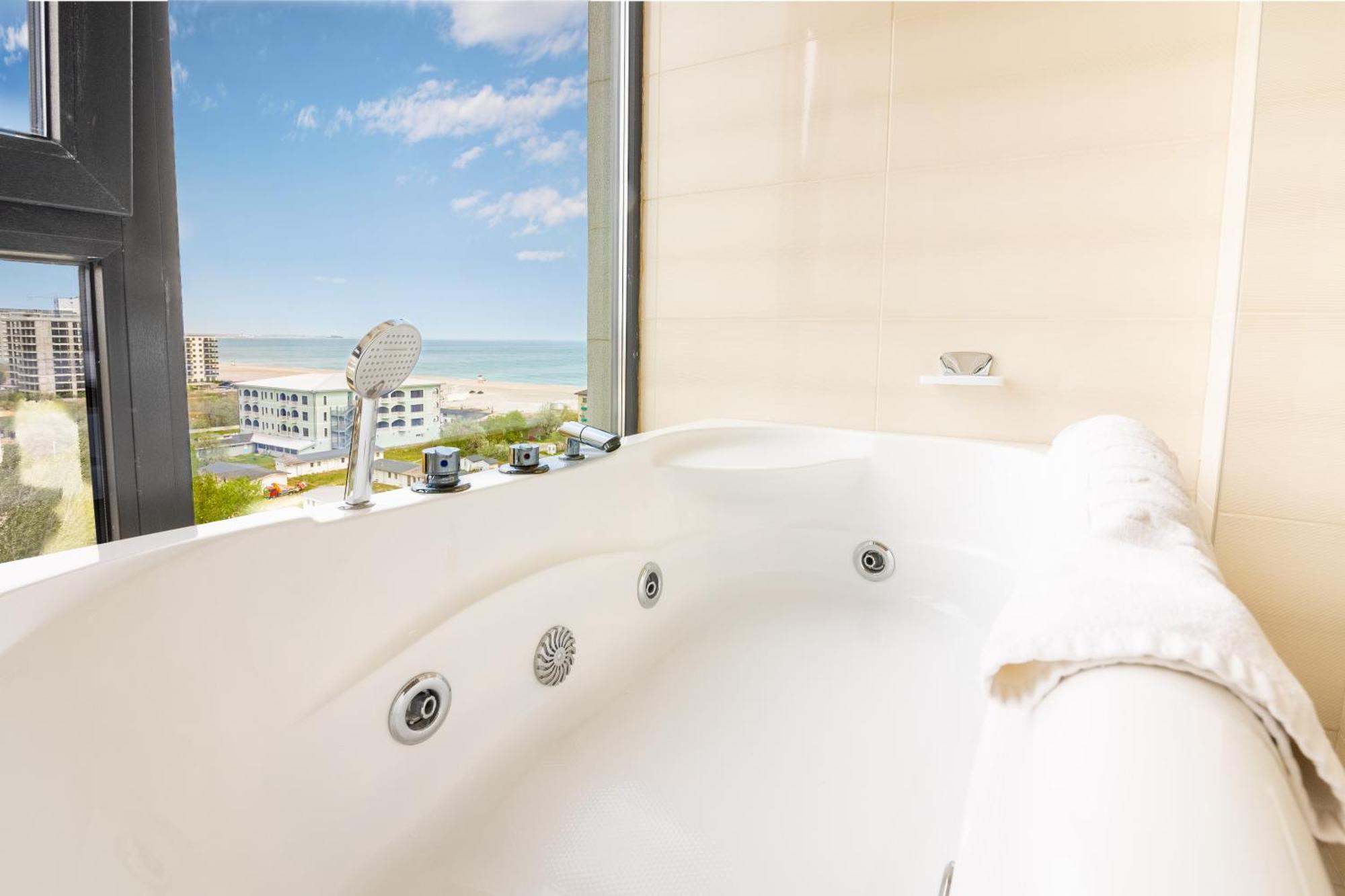 Miramare Residence Aparthotel Navodari Bagian luar foto