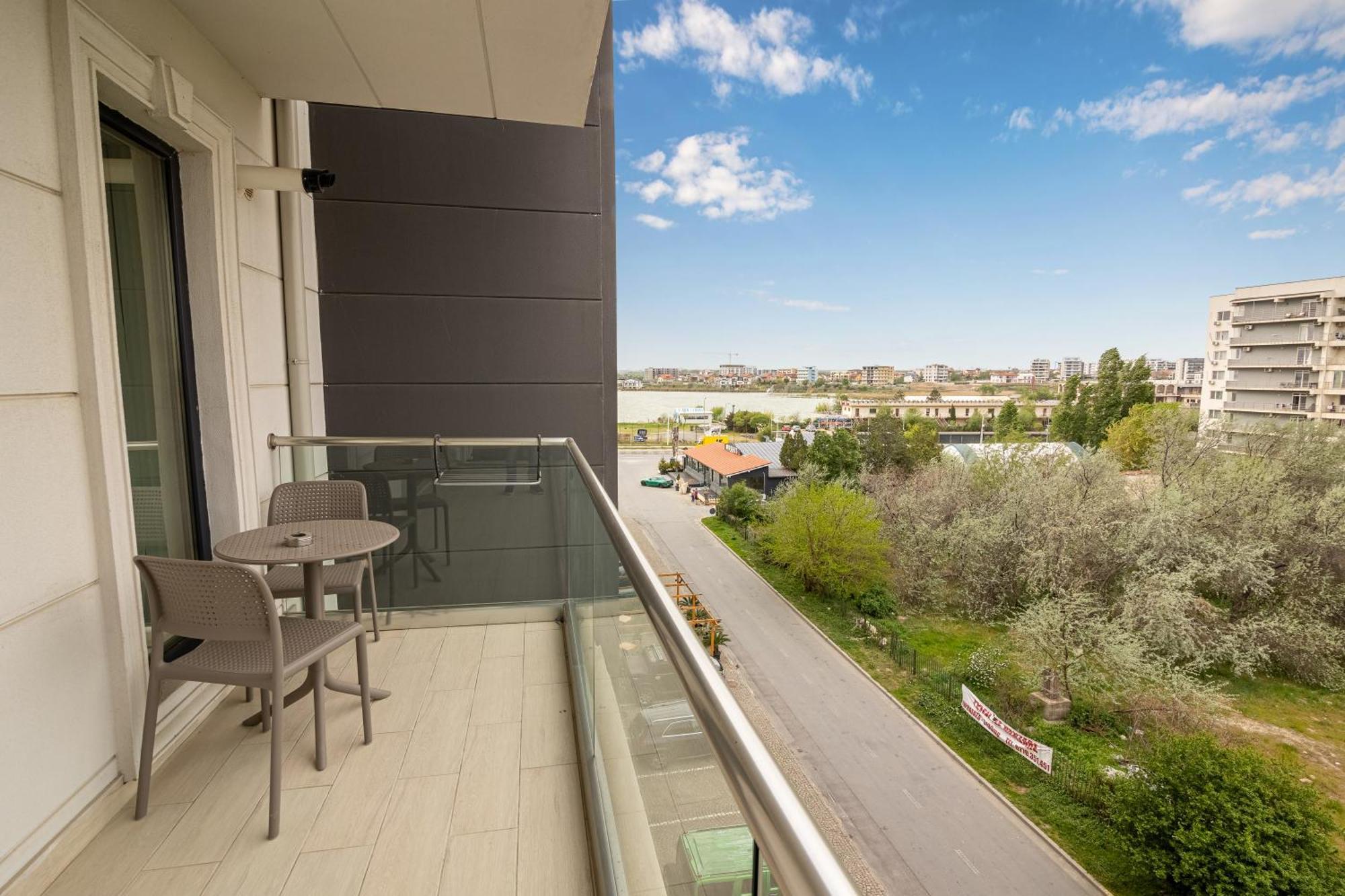 Miramare Residence Aparthotel Navodari Bagian luar foto