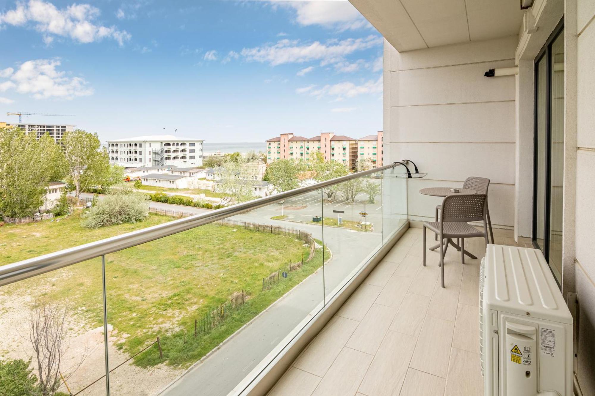 Miramare Residence Aparthotel Navodari Bagian luar foto