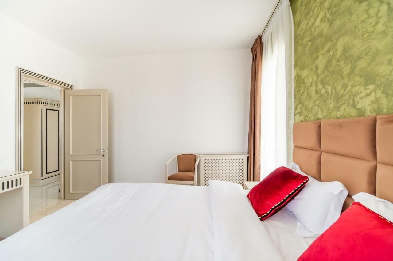Miramare Residence Aparthotel Navodari Bagian luar foto
