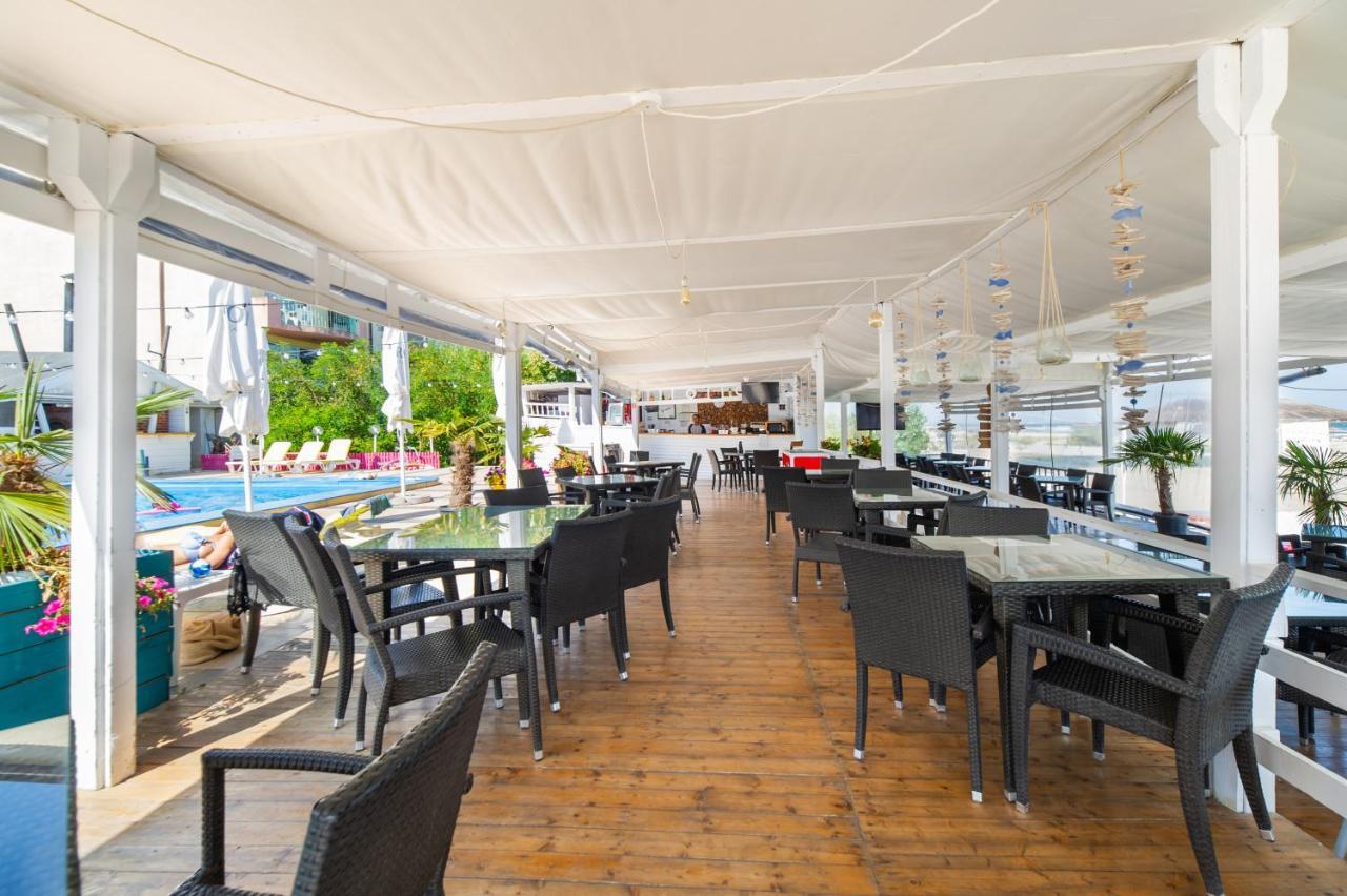Miramare Residence Aparthotel Navodari Bagian luar foto