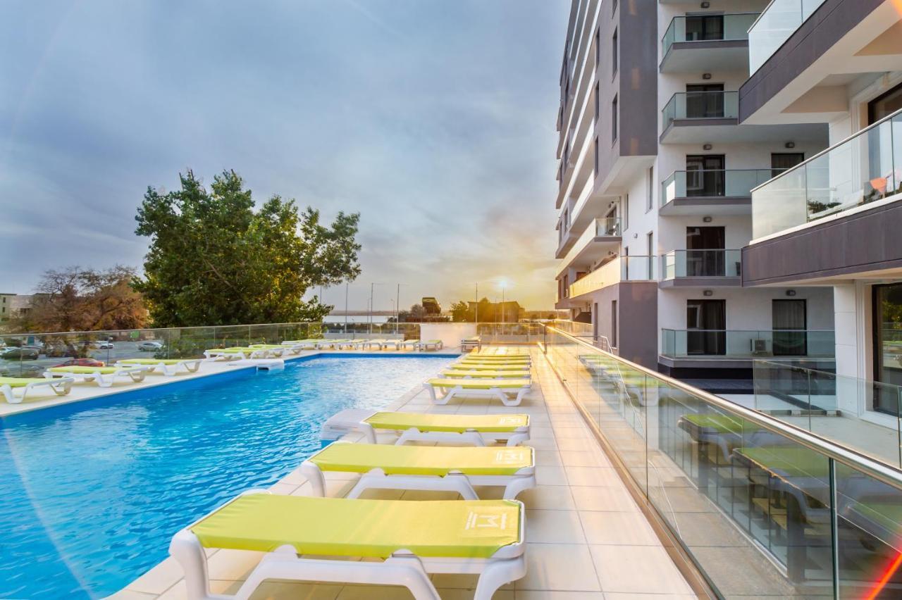 Miramare Residence Aparthotel Navodari Bagian luar foto